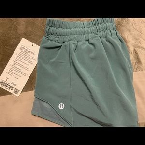 lululemon hotty hot short 2.5 size 8